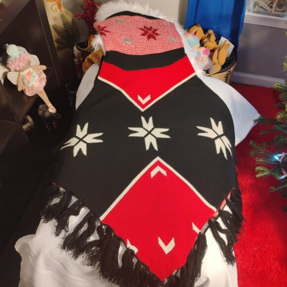 Selfie Couture Southwestern Knit Fringe Poncho M/L - Picture 2 of 4